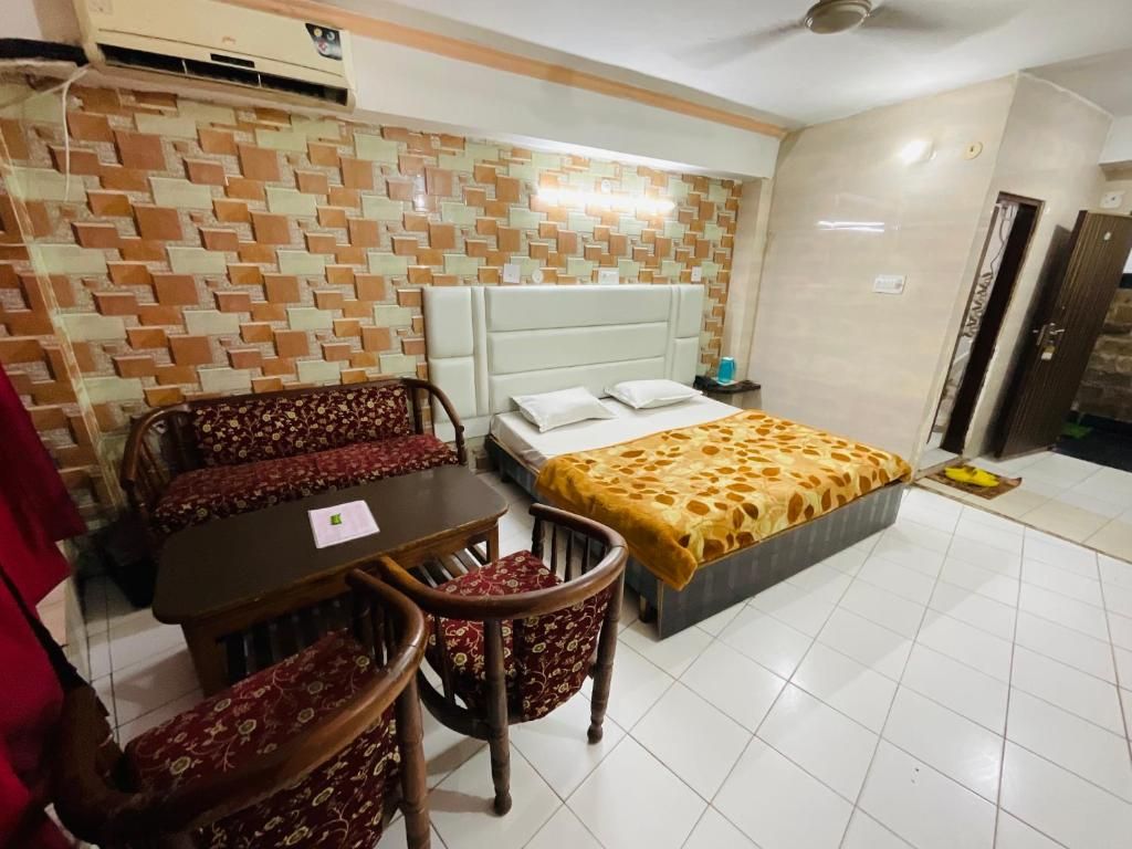 Hotel Jammu International Super Deluxe AC Room 5