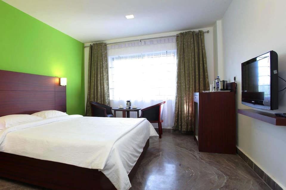 Zip by spree Hotels Mangala Towers Executive Room 2