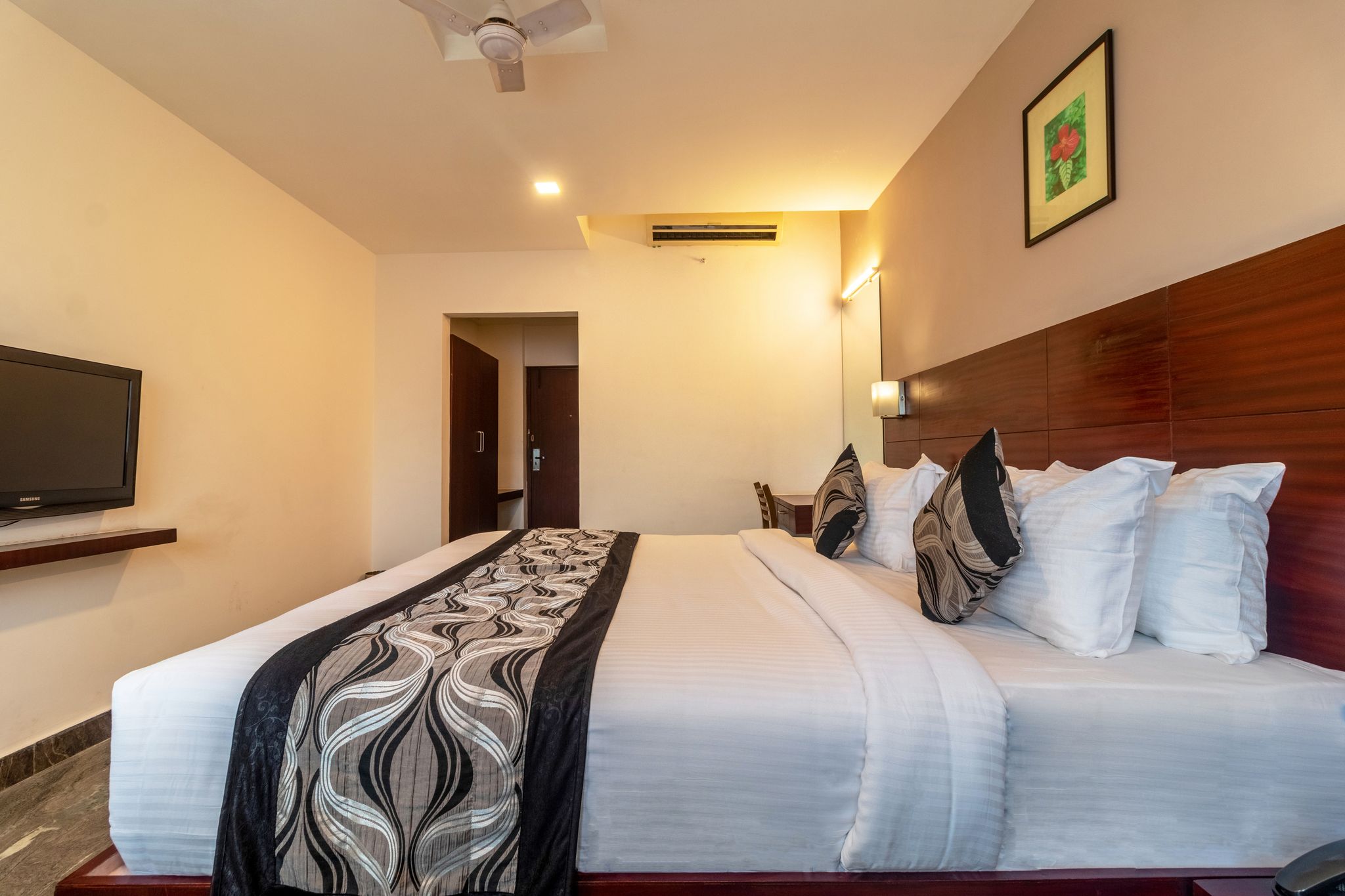 Zip by spree Hotels Mangala Towers Deluxe Room 2