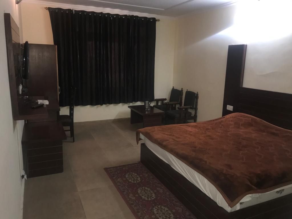 Hotel Prim Rose Superior Non Lake View