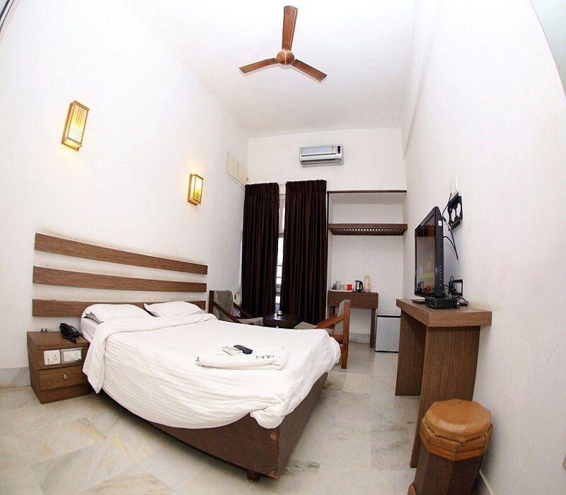 Hotel Navaratna Palace Studio AC 2
