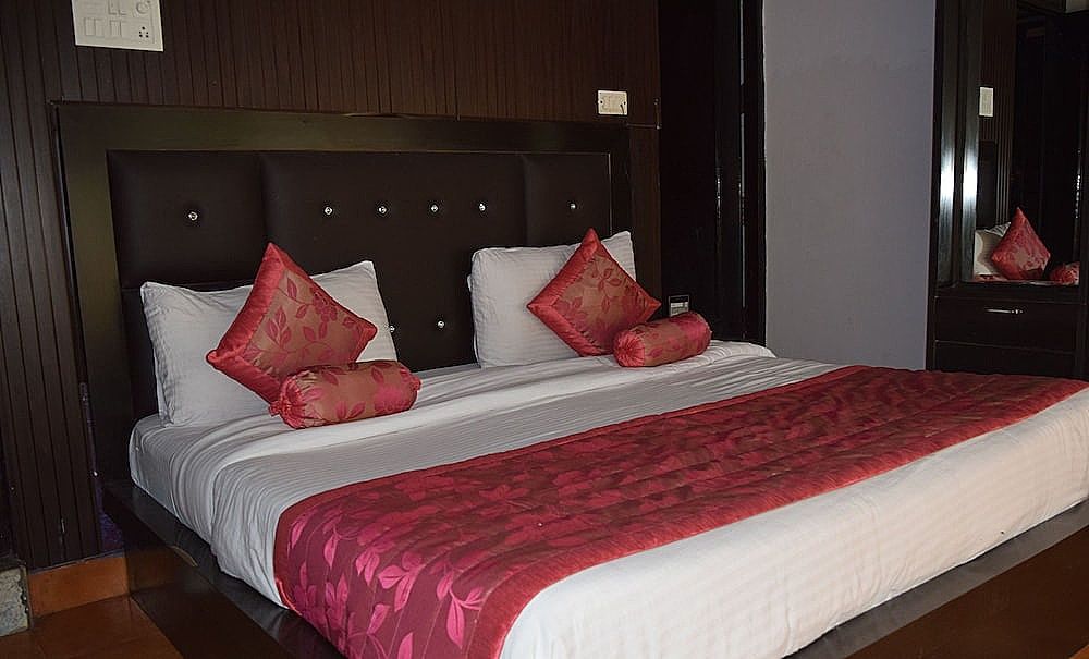 Deluxe Double Room, 1 Double Bed, Accessible, Smoking