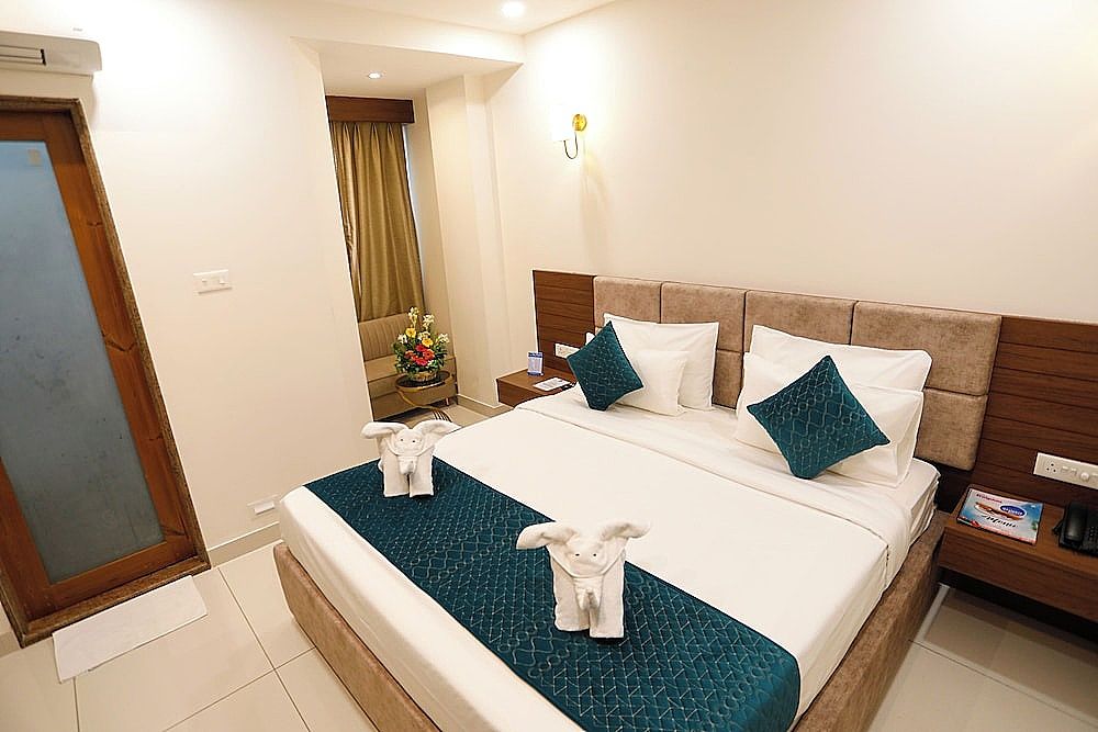 undefined Hotel Dolphin International 9