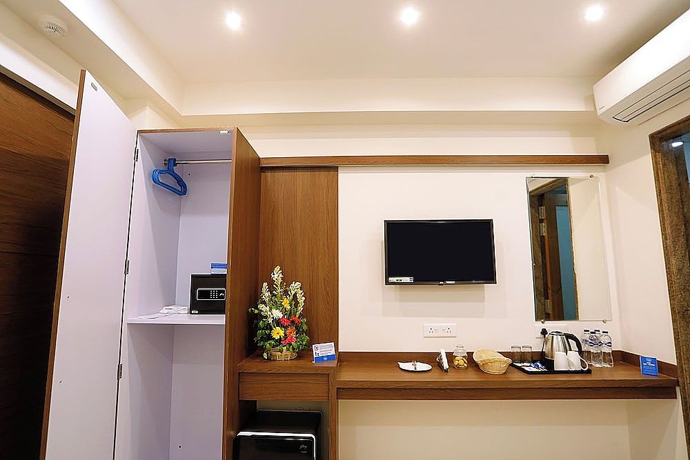 undefined Hotel Dolphin International 10