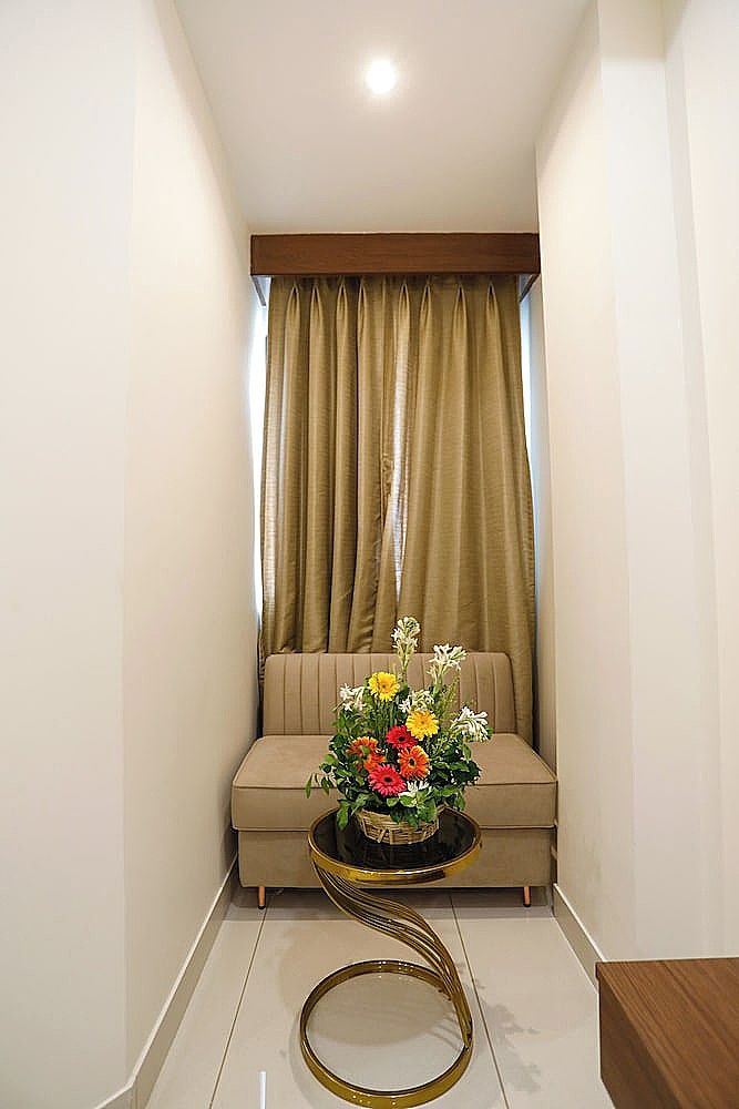 undefined Hotel Dolphin International 8