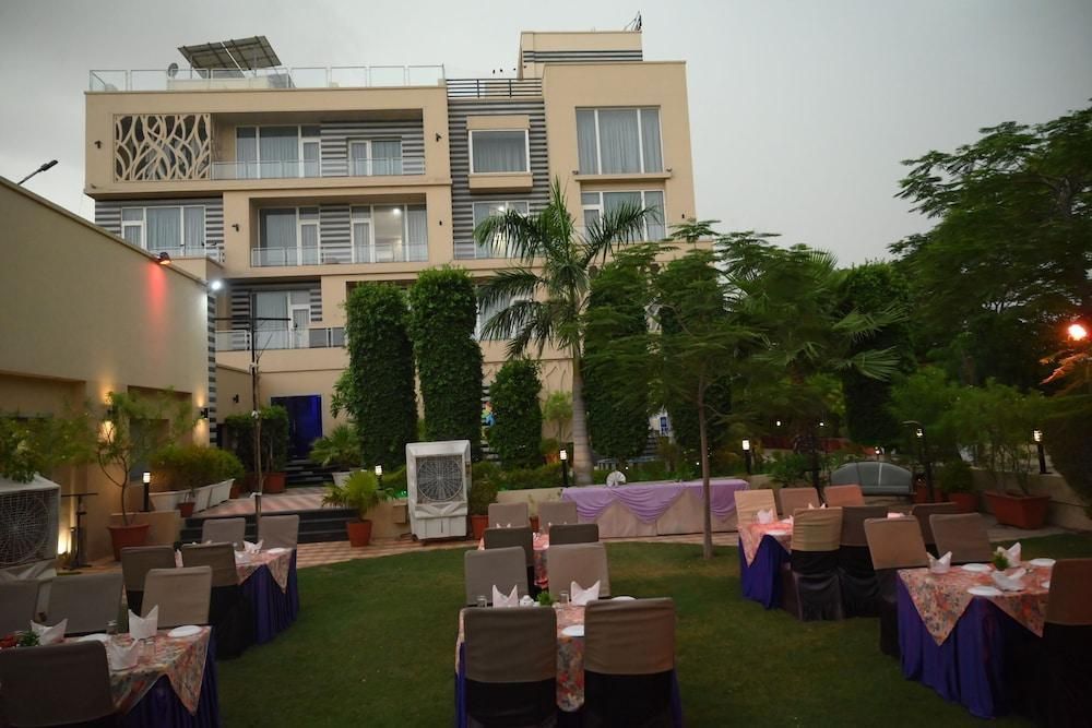 undefined Hotel Chirag 7