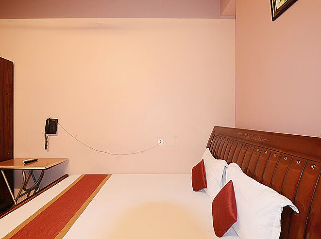 Hotel Avisha AC Double Room  6