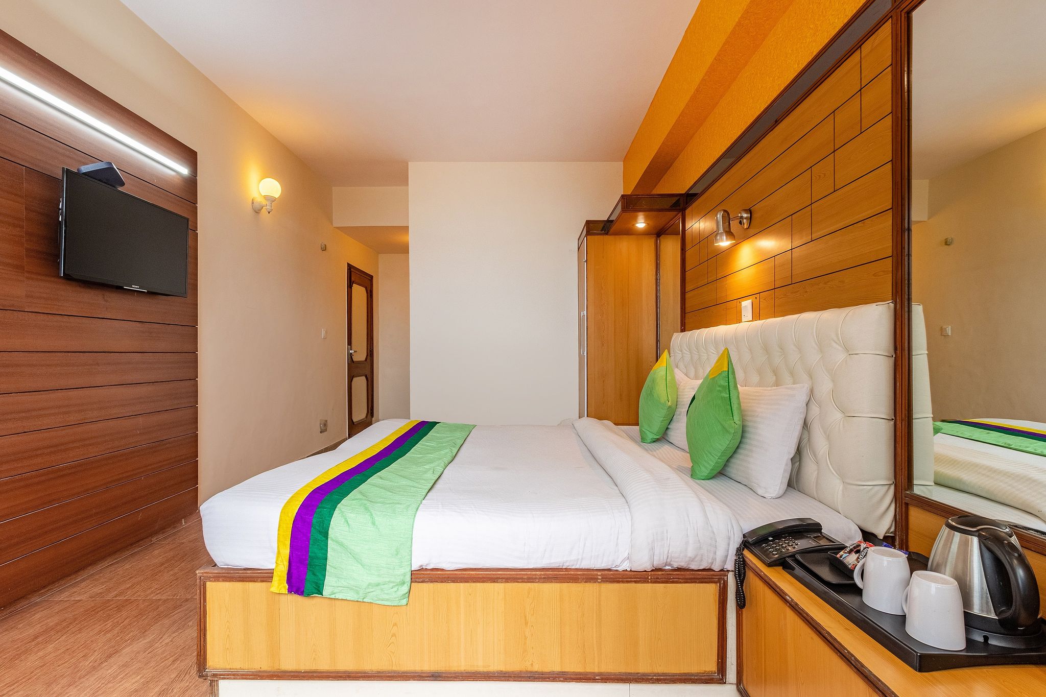 Treebo Varuna With Mountain View, Mall Road Economy Double Room With Mountain View 4