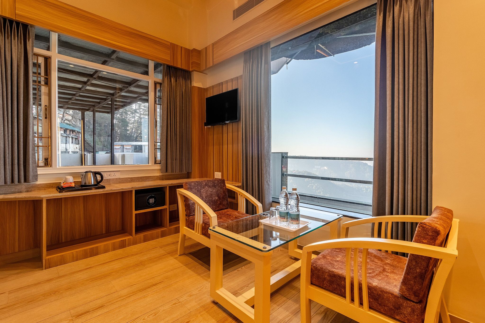Treebo Varuna With Mountain View Standard Double Room With Mountain View 4