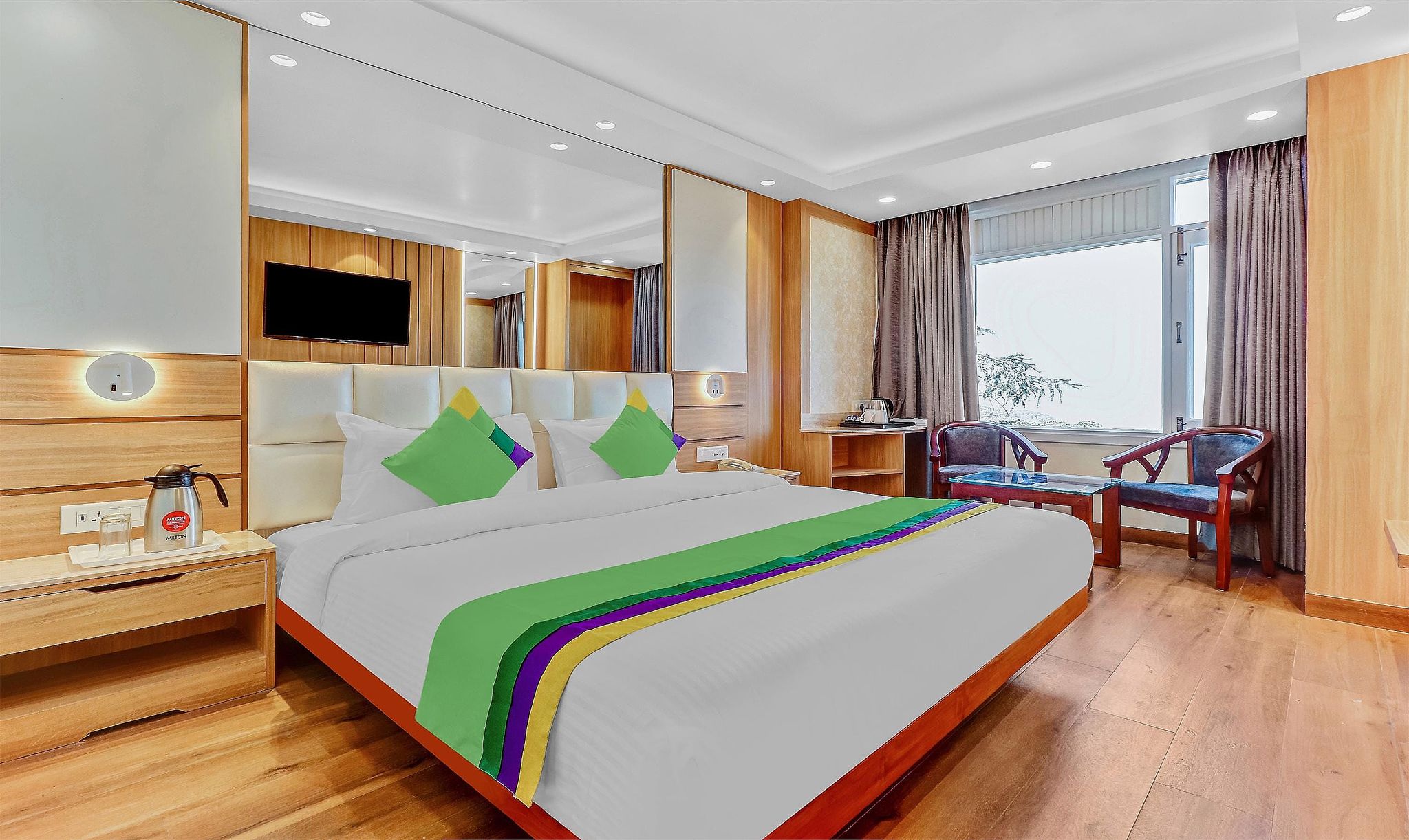 Treebo Varuna With Mountain View, Mall Road Deluxe Room with Centralized Heating 7
