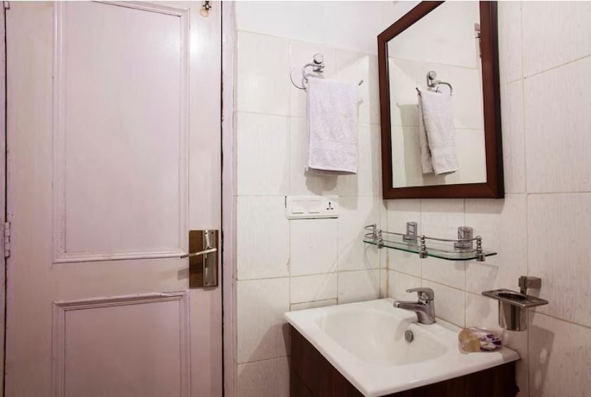 Dragon I Resorts Deluxe Room 8