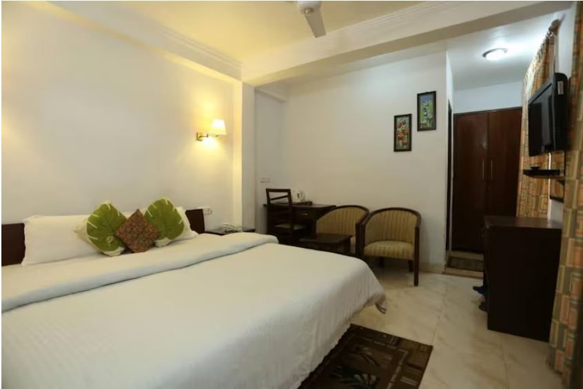 Dragon I Resorts Deluxe Room 2