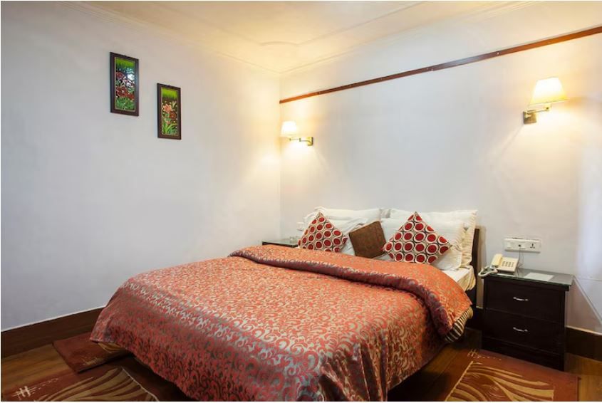 Dragon I Resorts Deluxe Room 5