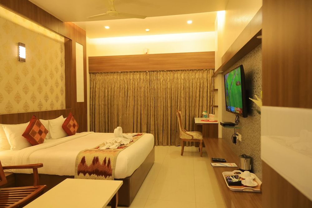 Executive Room, 1 King Bed, City View
