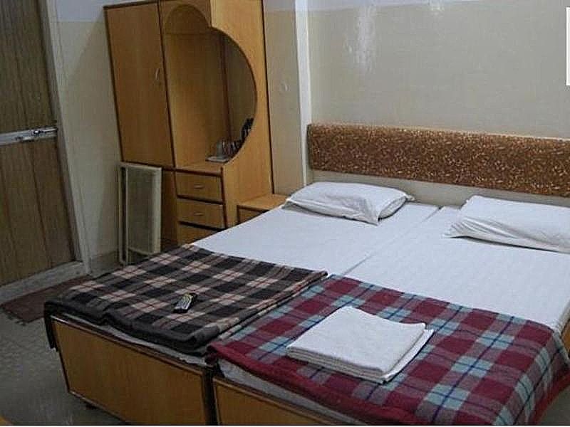 Hotel Raj Semi Deluxe Room 3