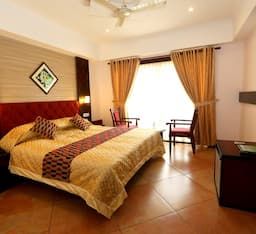 Pearl Royal International Deluxe Room