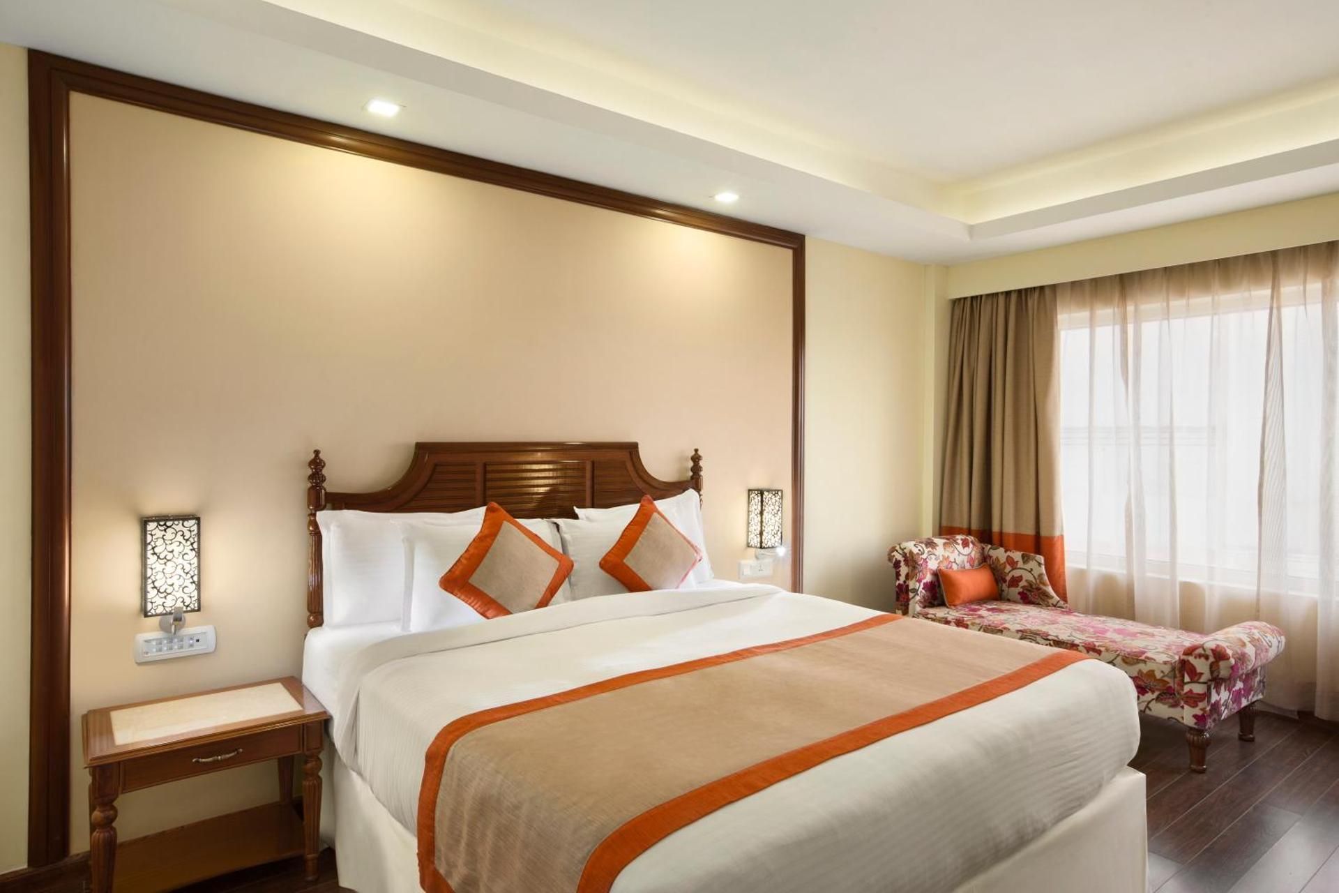 1 King Bed Non-Smoking Club Room