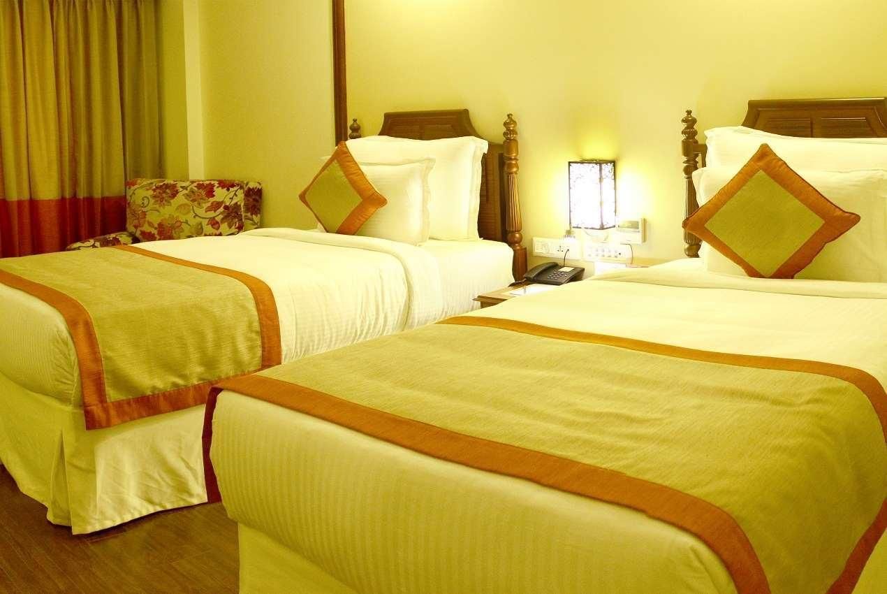 2 Twin Beds Non-Smoking Club Room
