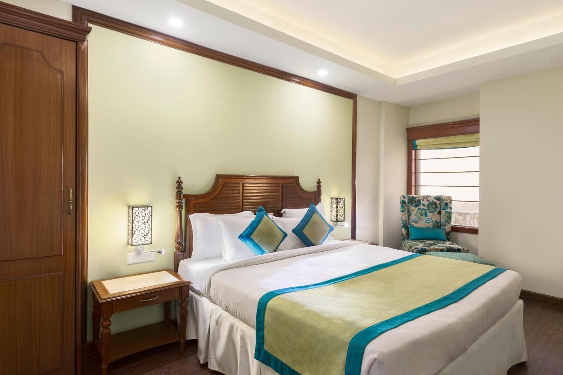 1 King Bed Smoking Suite