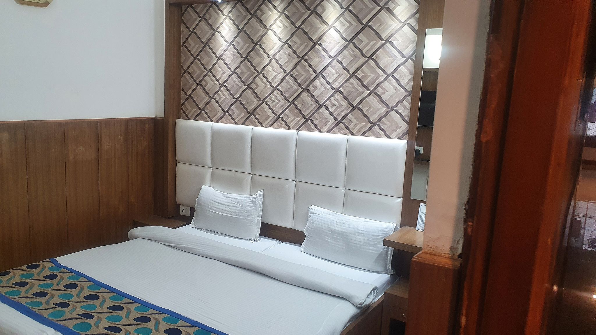 Hotel Doon Regency LUXURY ROOM 2