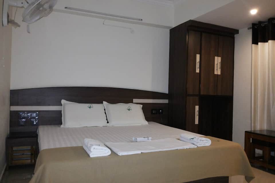 Hotel SKS Deluxe AC Room