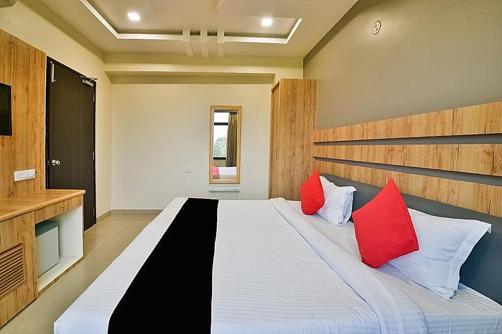 Ardency Inn by Park Tree Udaipur Deluxe Room 4