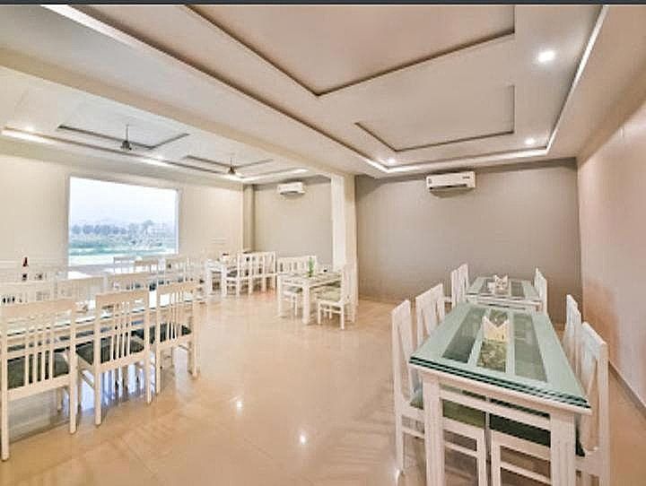 Food & Dining