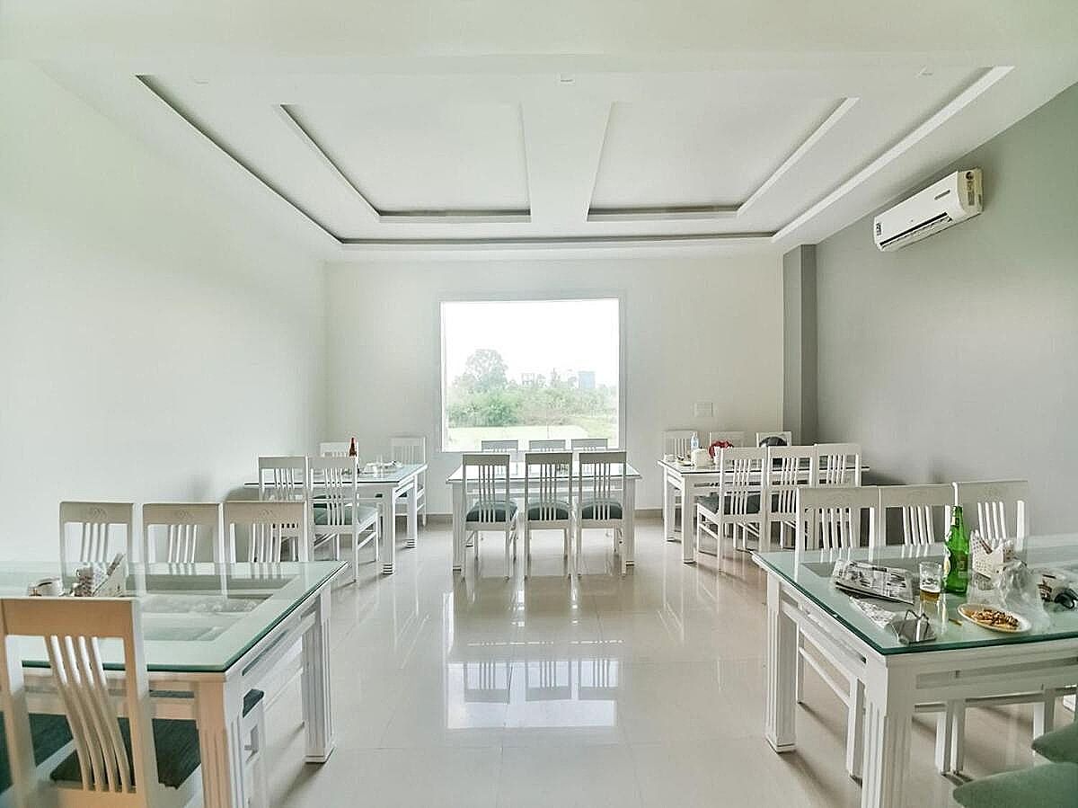 Food & Dining