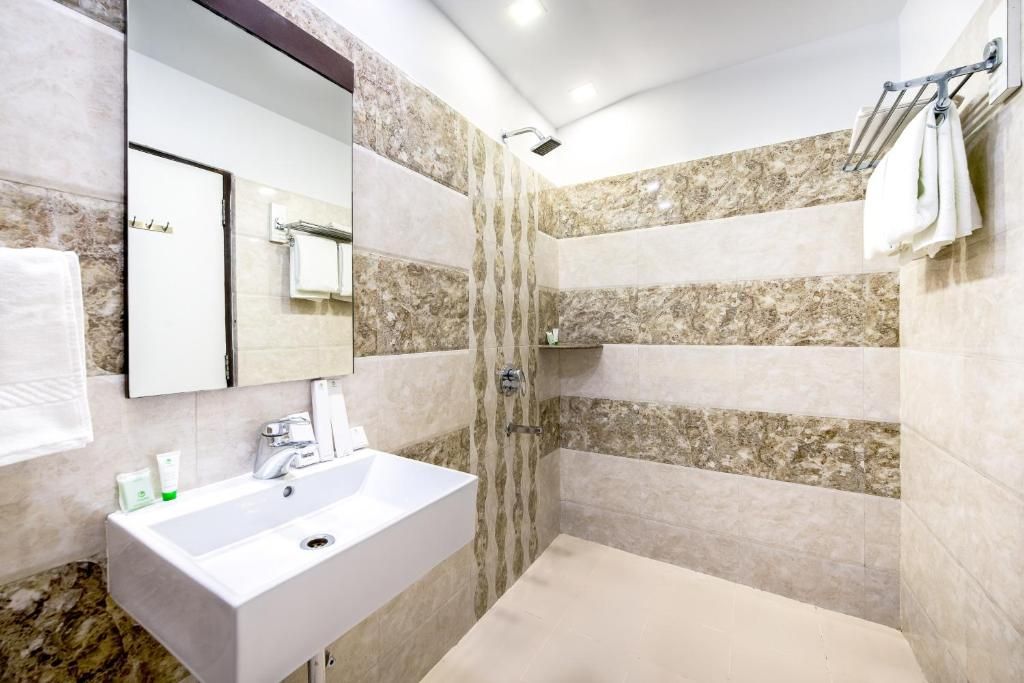 Itsy By Treebo - Jai Ambe Maa Oak 14