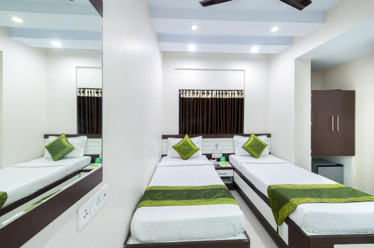 Itsy By Treebo - Jai Ambe Maa Oak 9