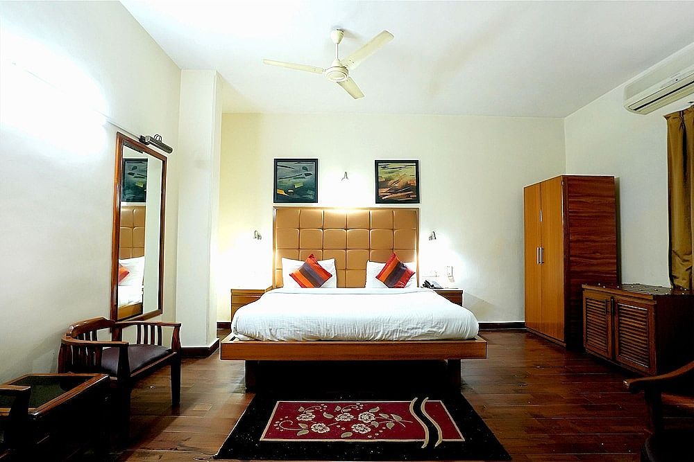 Hotel Oscar Deluxe Room 4