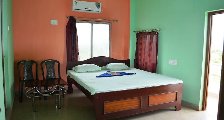 Deluxe Double Room ( AC, First Floor)