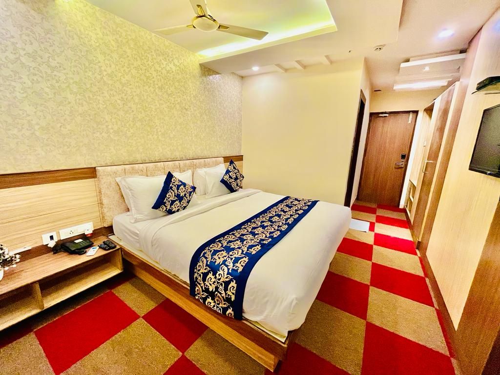SM JUNIOR EXECUTIVE ROOM