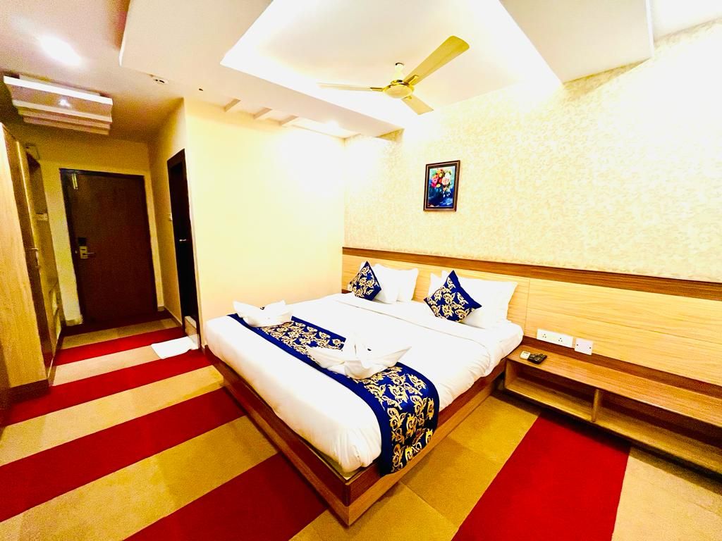 SM JUNIOR EXECUTIVE ROOM