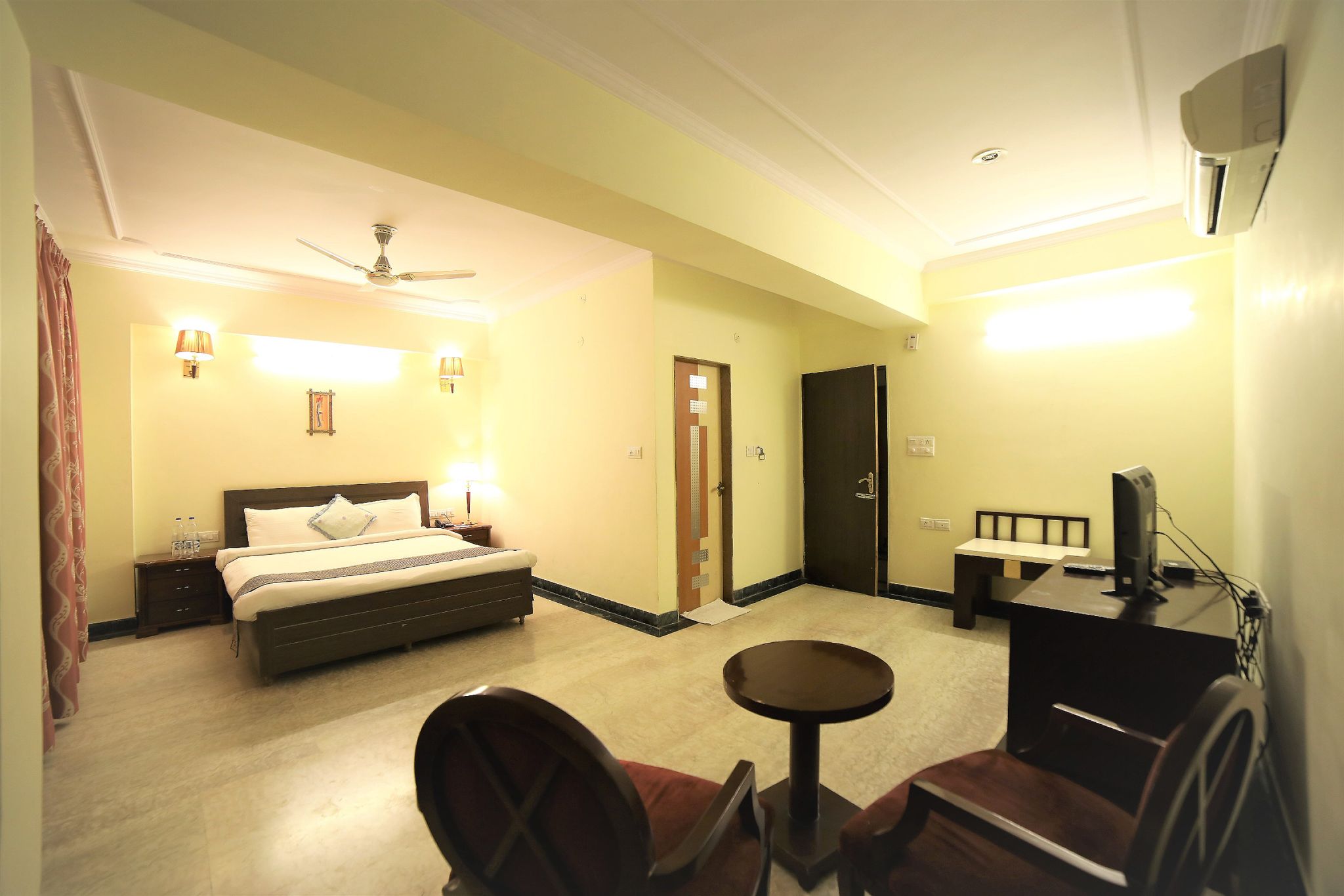 Angel Resort Deluxe Room 3