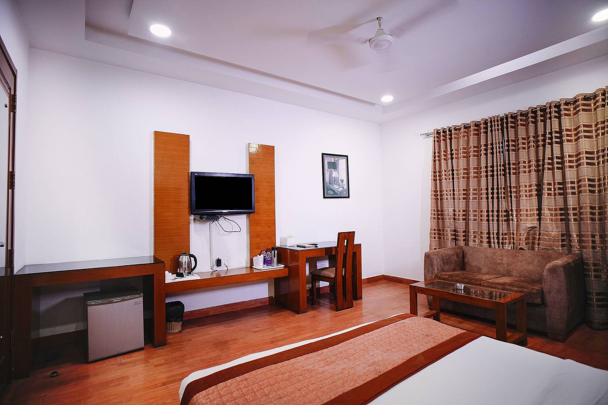 Haris Court Lajpat Nagar Deluxe Double Room 8