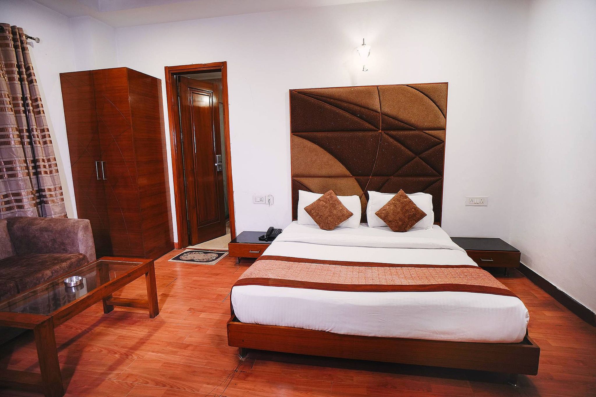 Haris Court Lajpat Nagar Deluxe Double Room 15