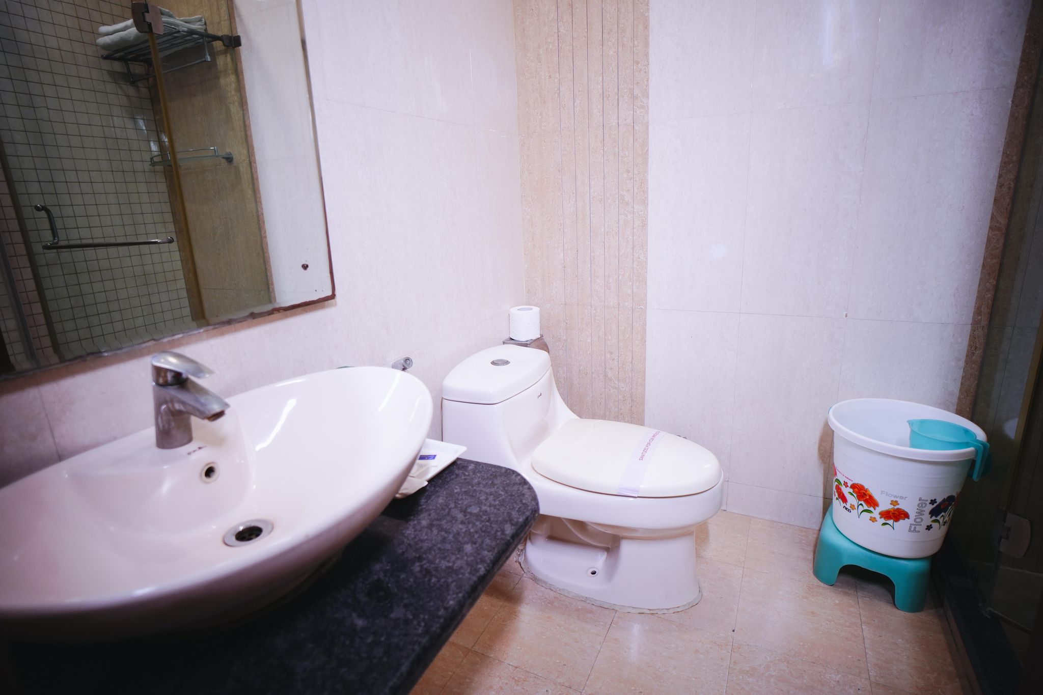 Haris Court Lajpat Nagar Deluxe Double Room 13