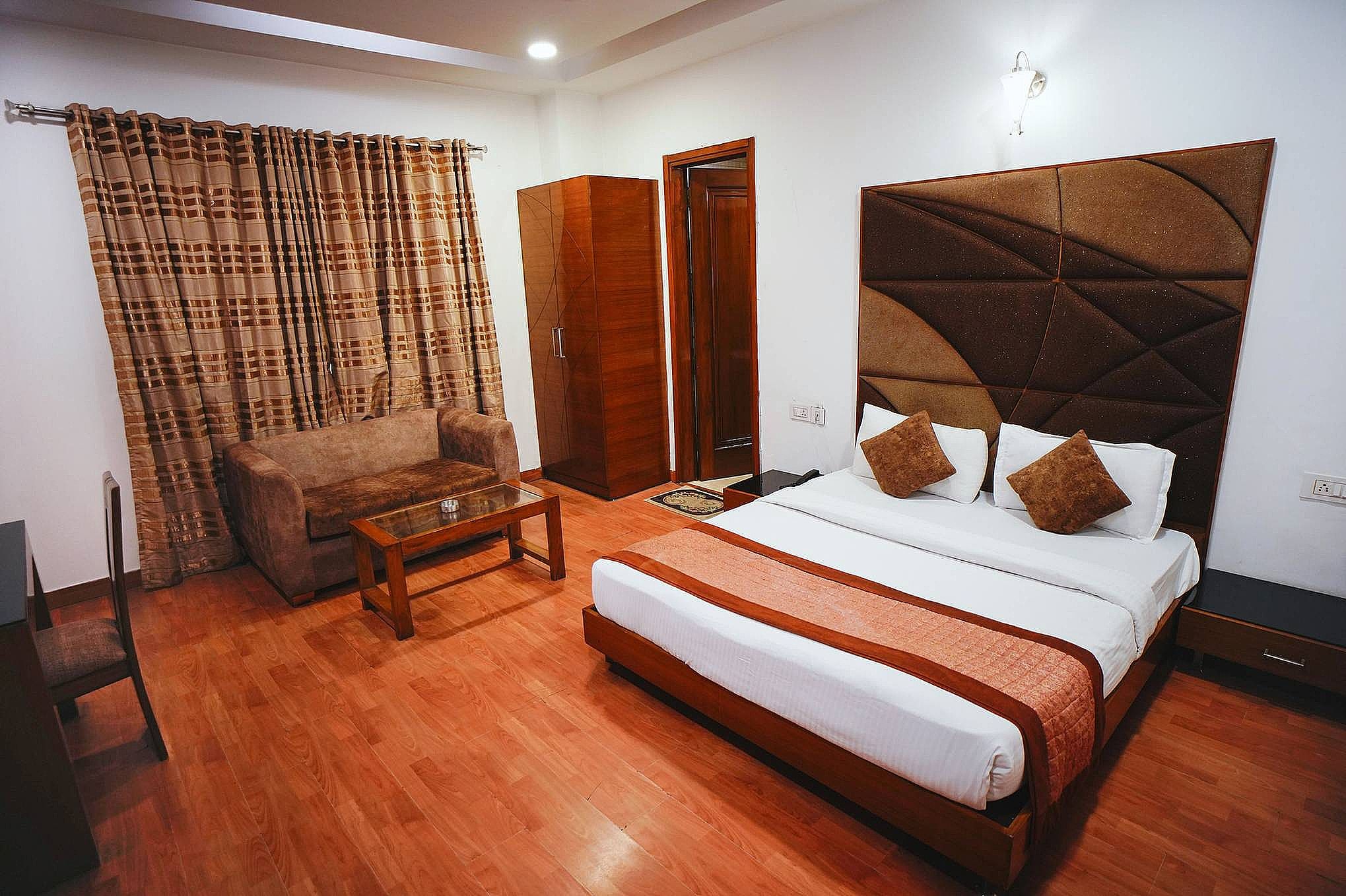 Haris Court Lajpat Nagar Deluxe Double Room 7