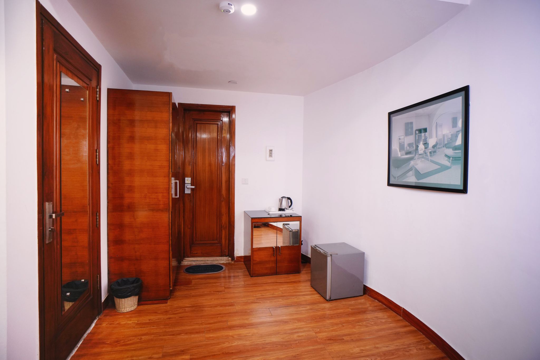 Haris Court Lajpat Nagar Deluxe Double Room 3