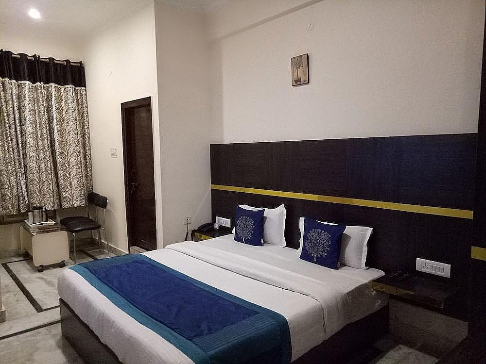 Hotel Dreamland Standard AC Room 5