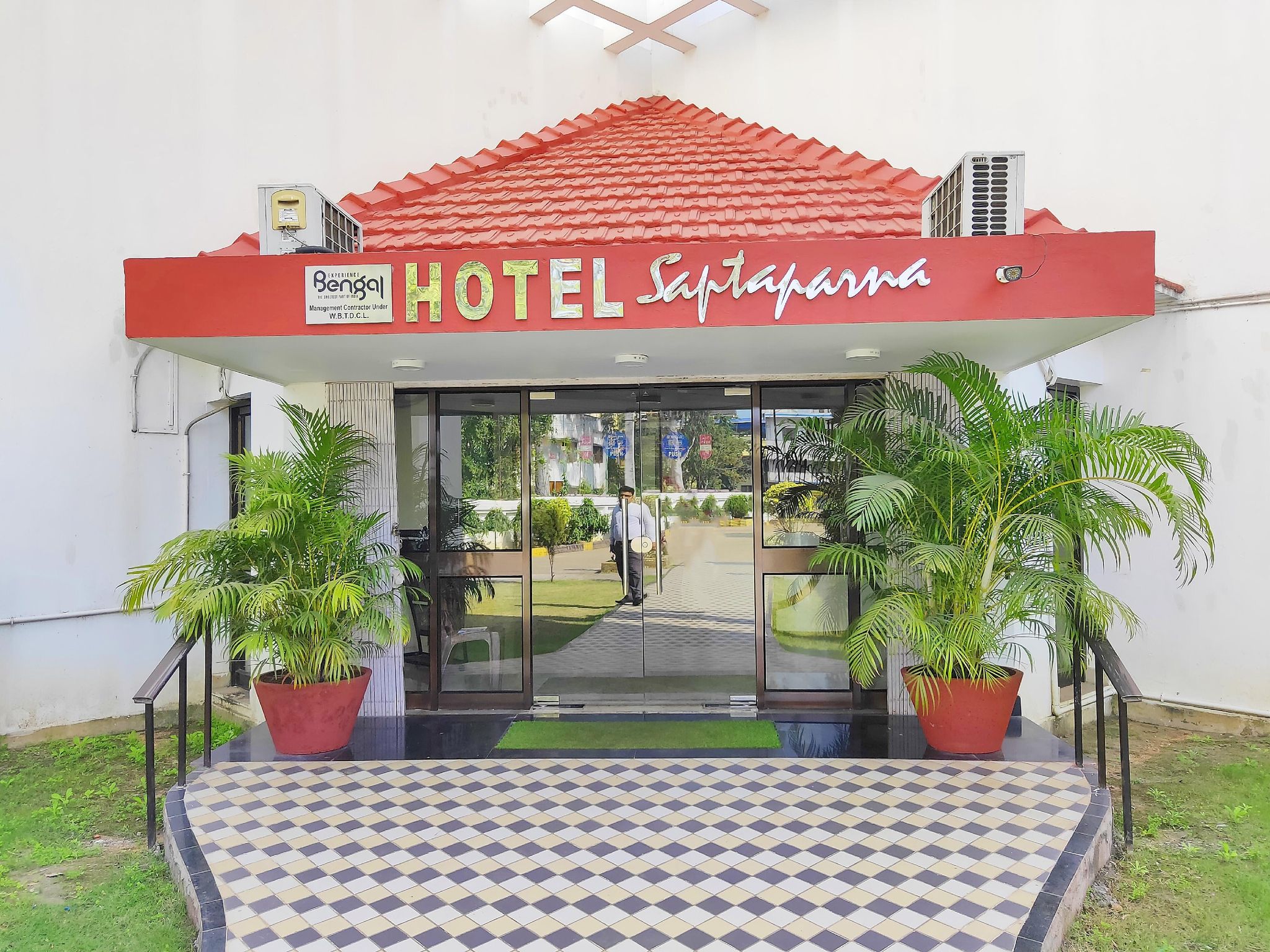Hotel Saptaparna
