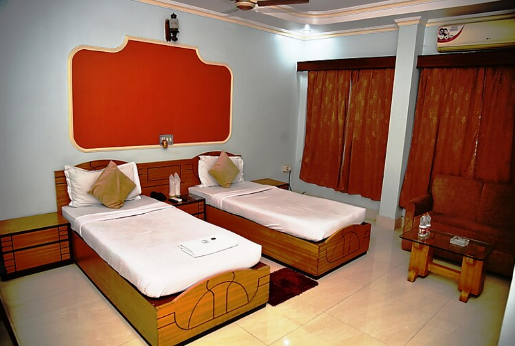 Twin Bed Room