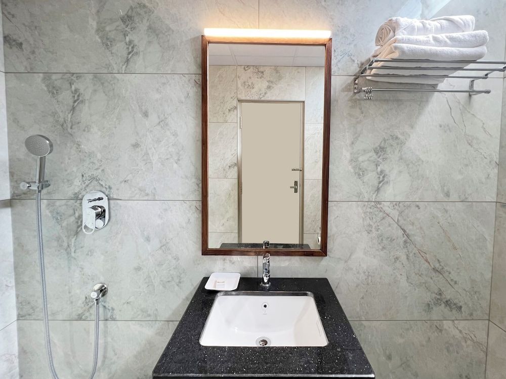 Hotel Vellara Superior Triple Room AC 4