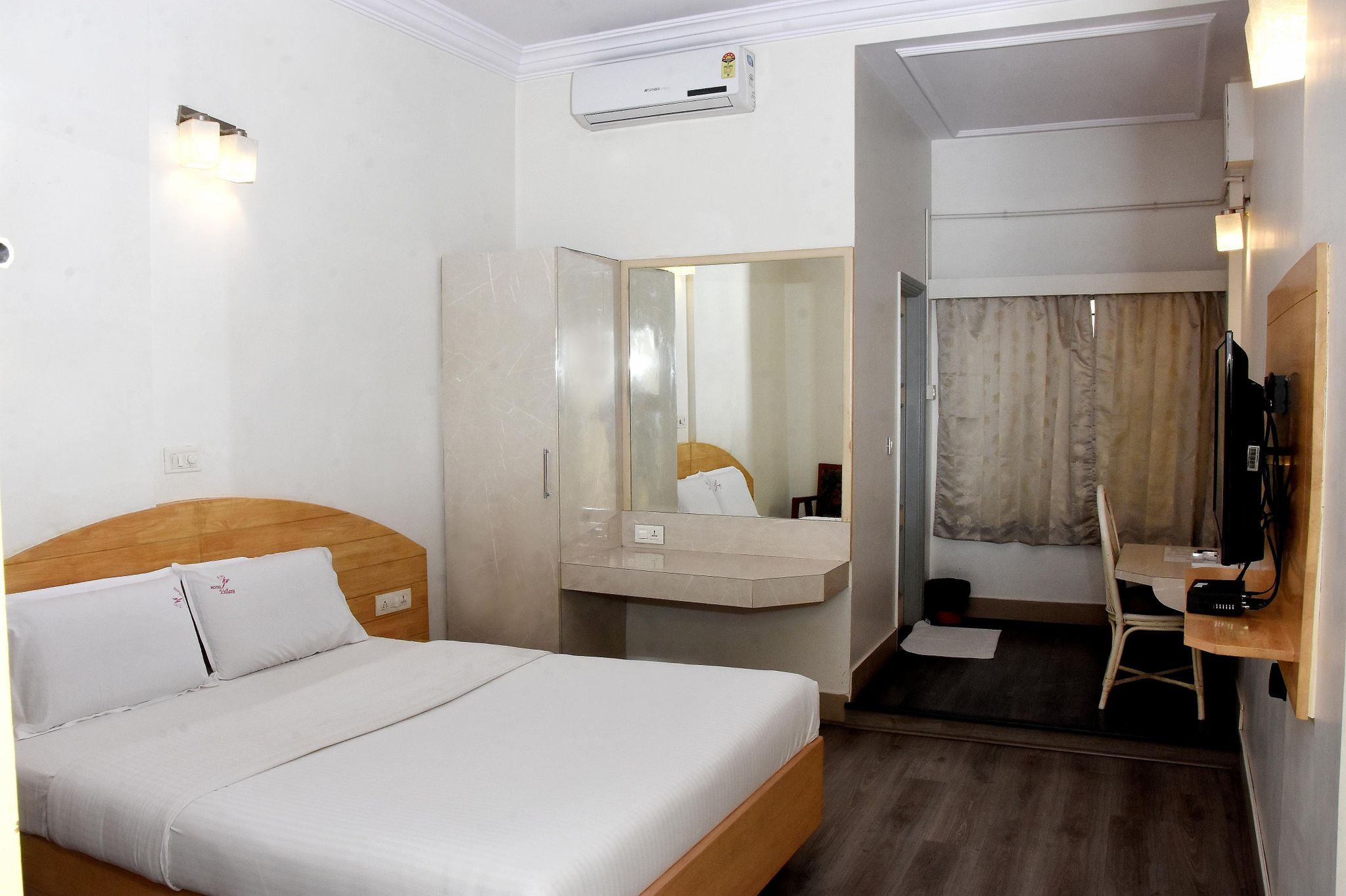Hotel Vellara Executive Double Room A/C 4