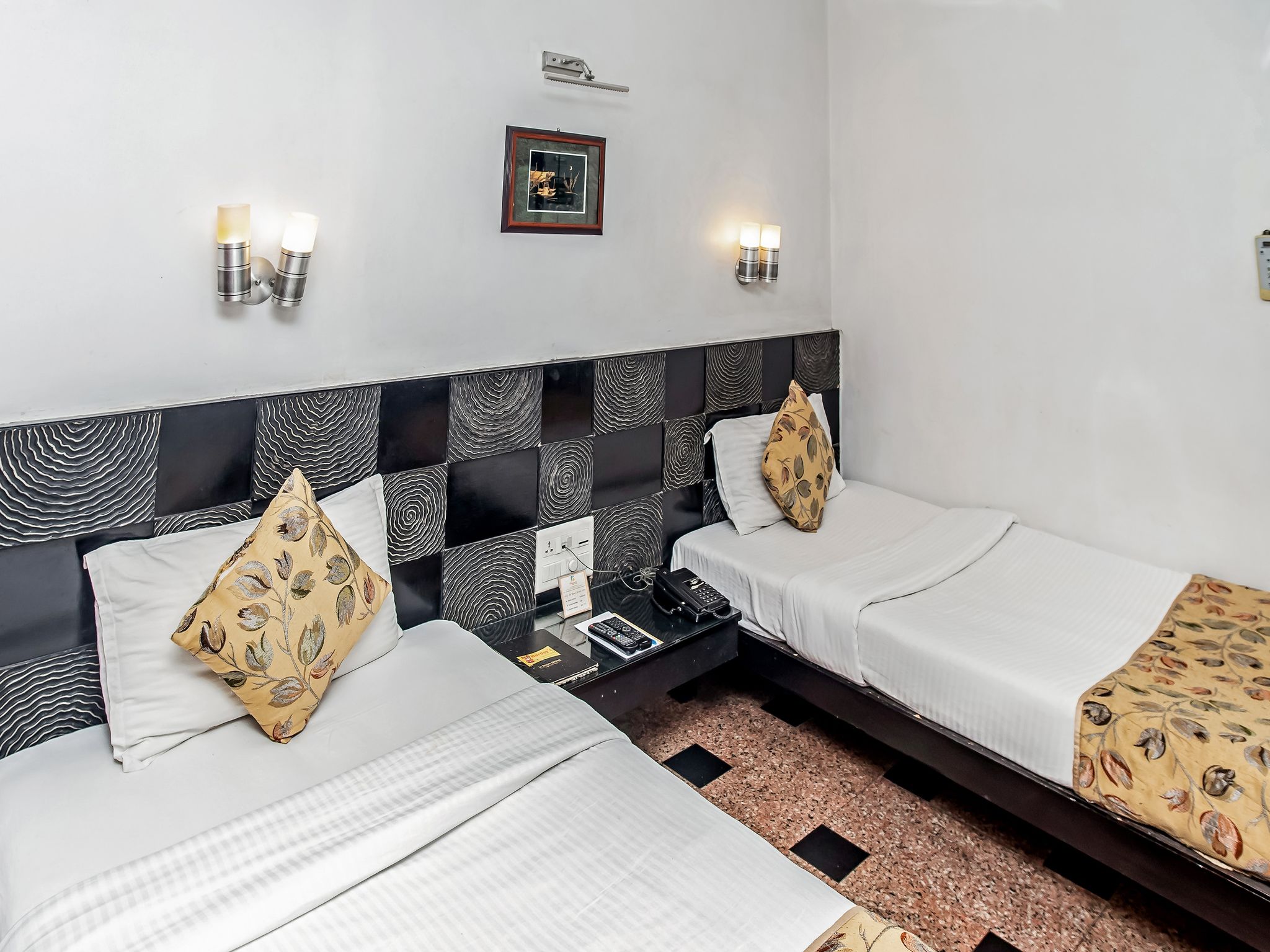 Hotel Venkatesh International Super Deluxe Room 11