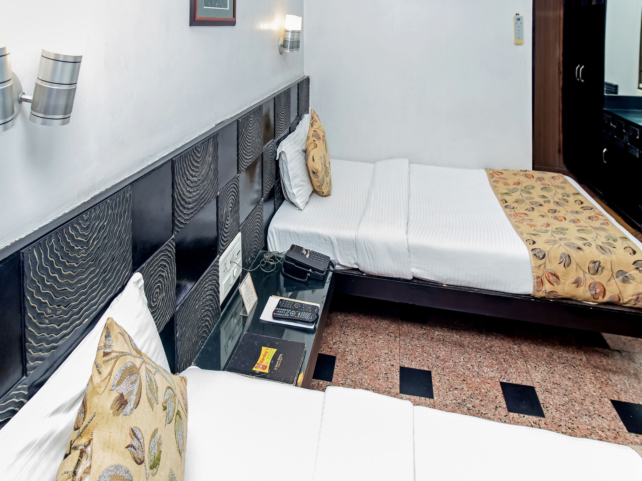 Hotel Venkatesh International Super Deluxe Room 8