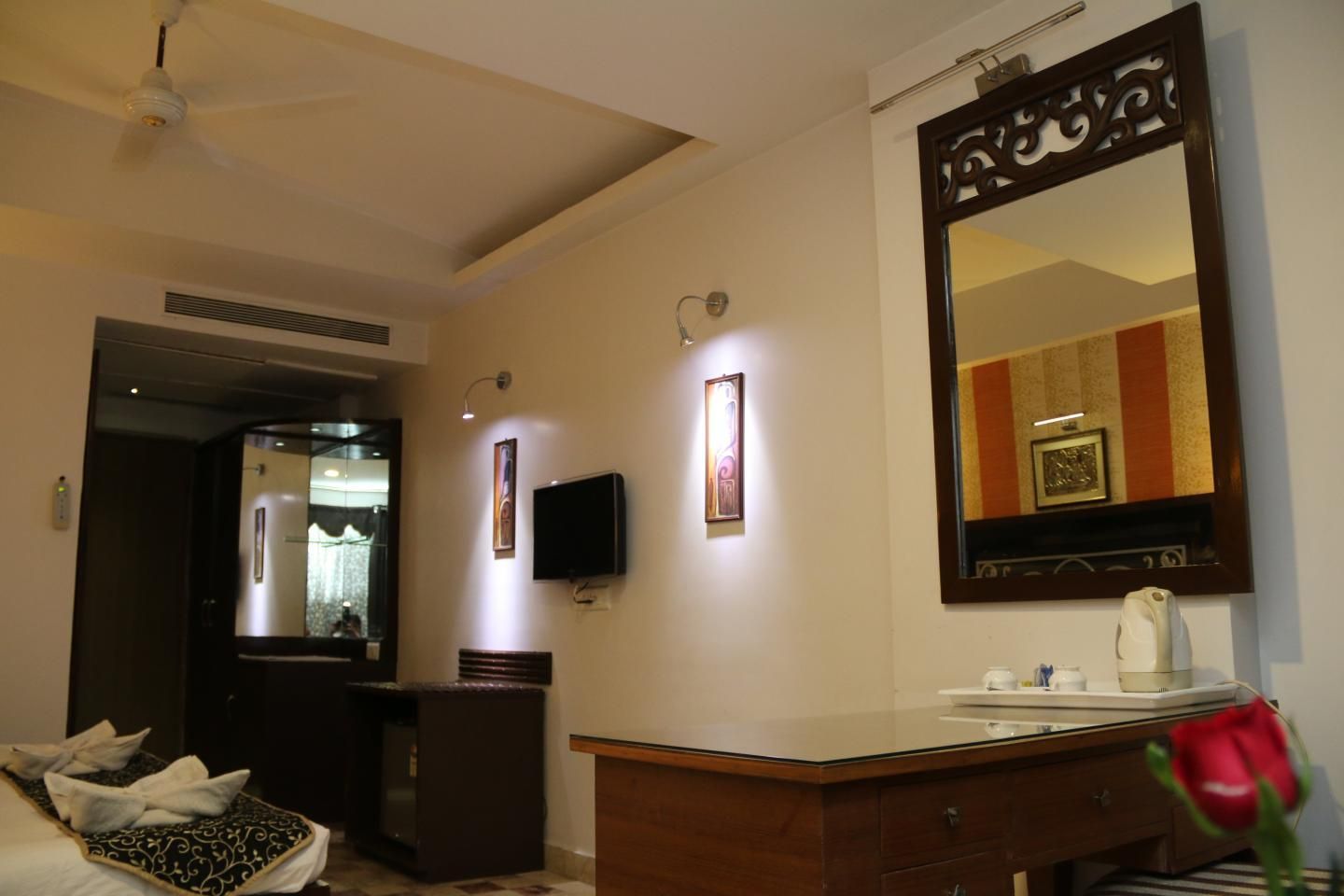 Hotel Venkatesh International Super Deluxe Room 3