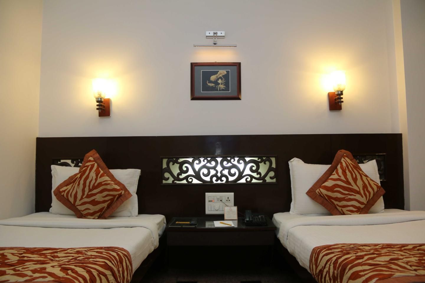 Hotel Venkatesh International Super Deluxe Room 5