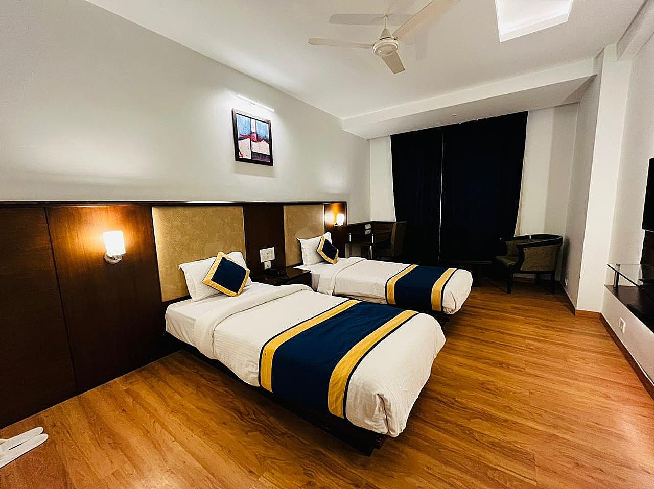 Hotel Myriad Deluxe Room Twin Bed